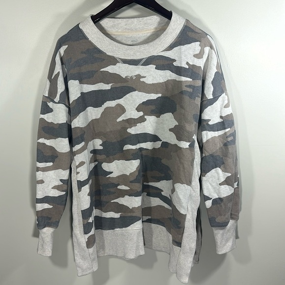 Aerie Camo Long‎ Sleeve Pullover crewneck Sweatshirt Women's Medium Oversized - Picture 1 of 5